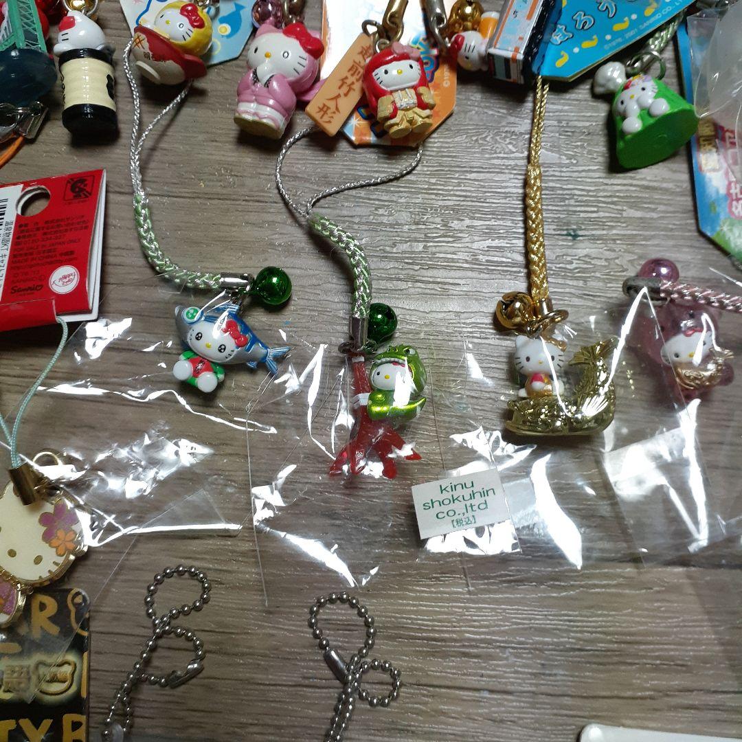ご当地キティ根付け　ファスナーマスコット他　60点まとめ売り
