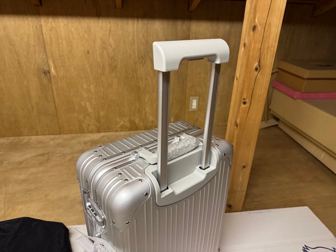 メルセデスベンツ『スーツケース 32L 4輪』 未使用　リモア　キャリーケース