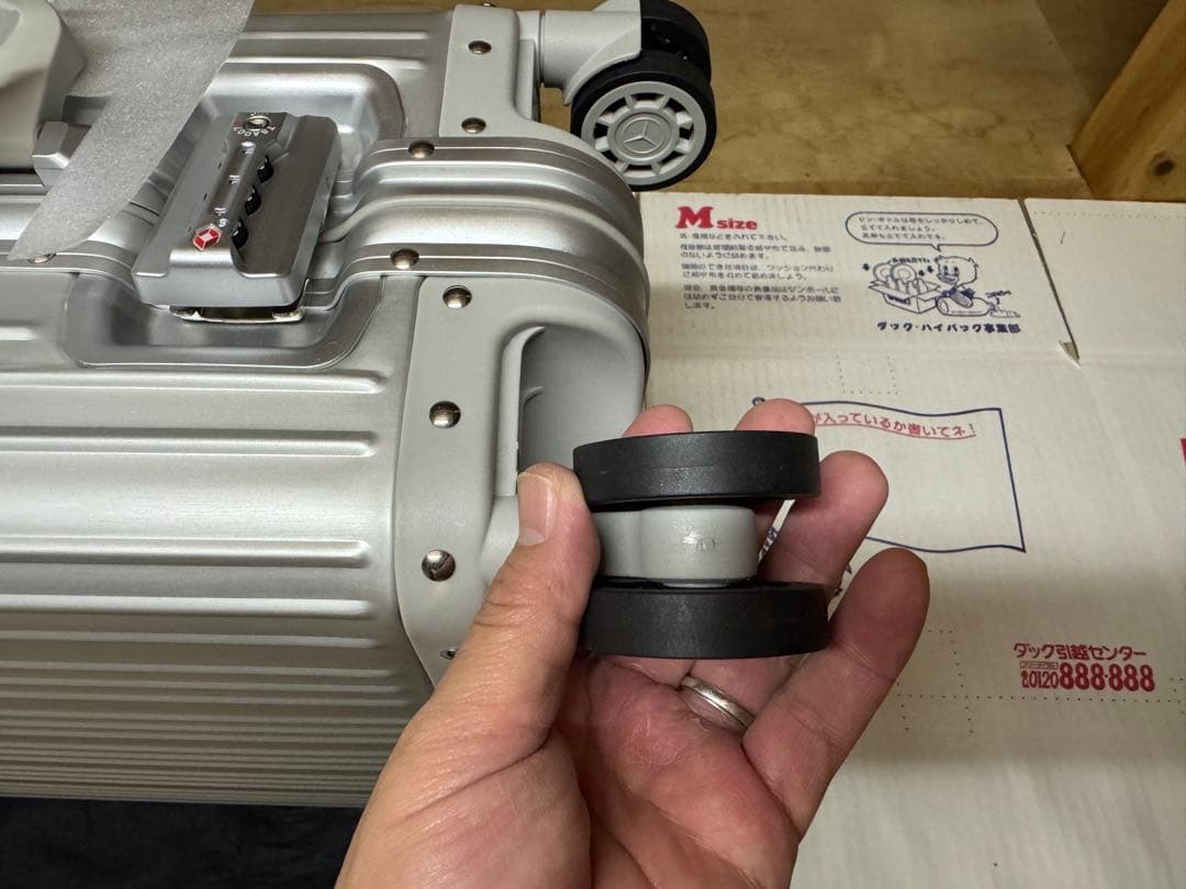 メルセデスベンツ『スーツケース 32L 4輪』 未使用　リモア　キャリーケース