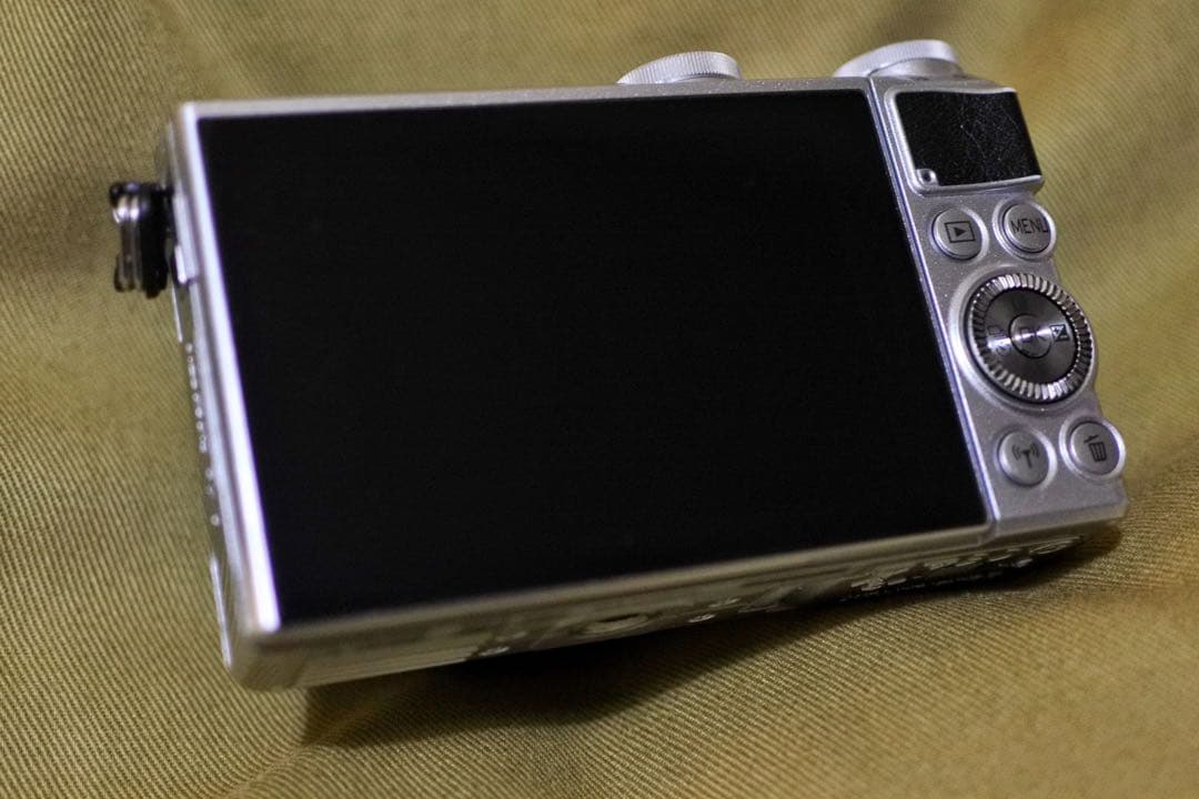 ［週末値下］Nikon 1 J5 + 1 NIKKOR 10mm f/2.8