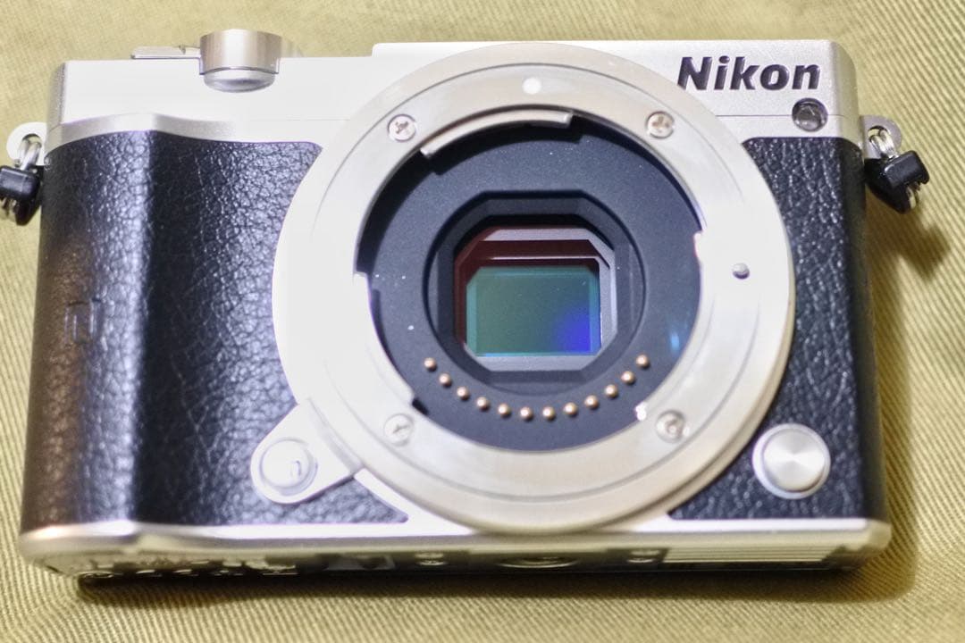 ［週末値下］Nikon 1 J5 + 1 NIKKOR 10mm f/2.8