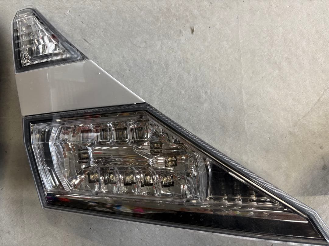 純正 ヴェルファイア アルファード 20系 テールランプ パールホワイト