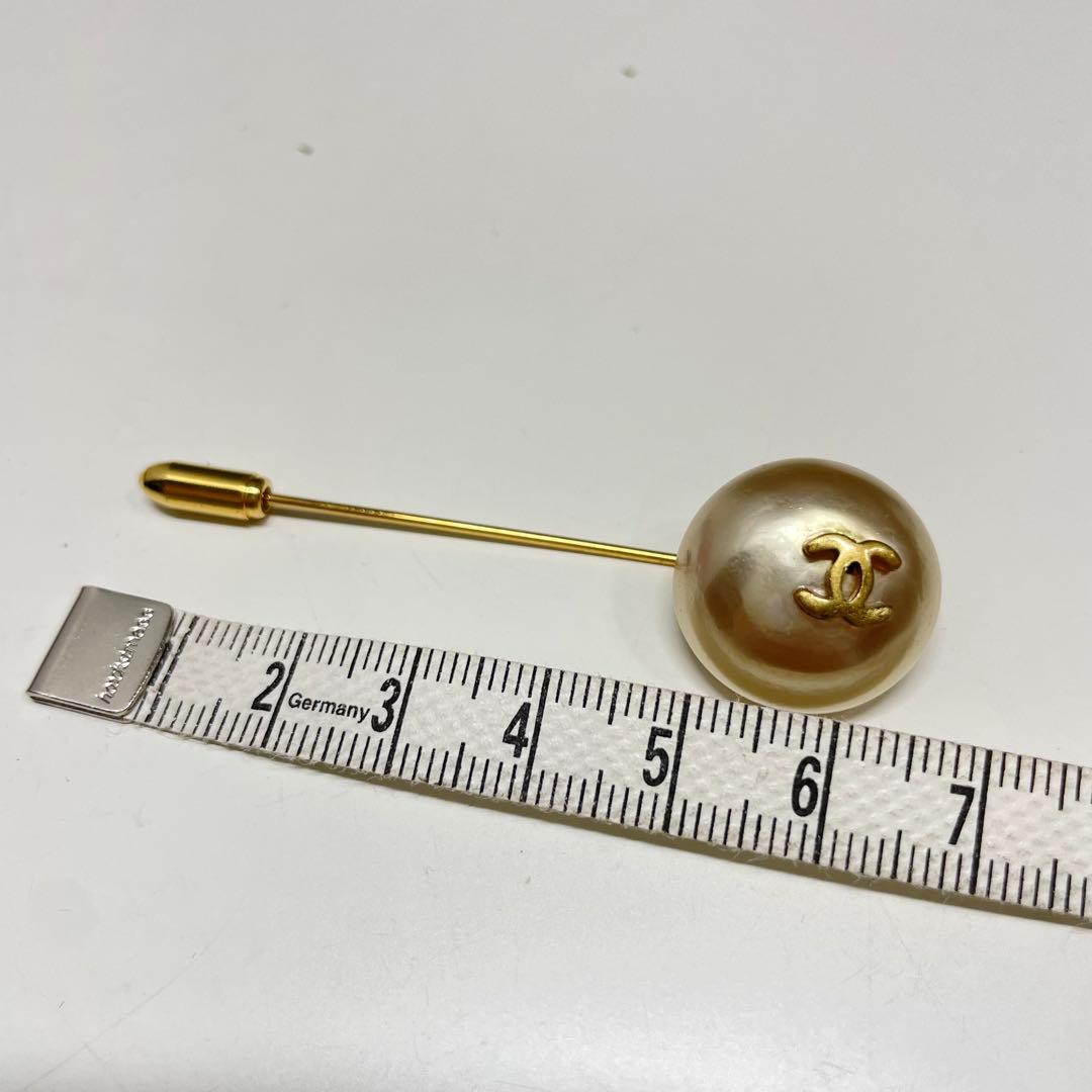 ゆ*か様 CHANEL ロゴ入りパールブローチ