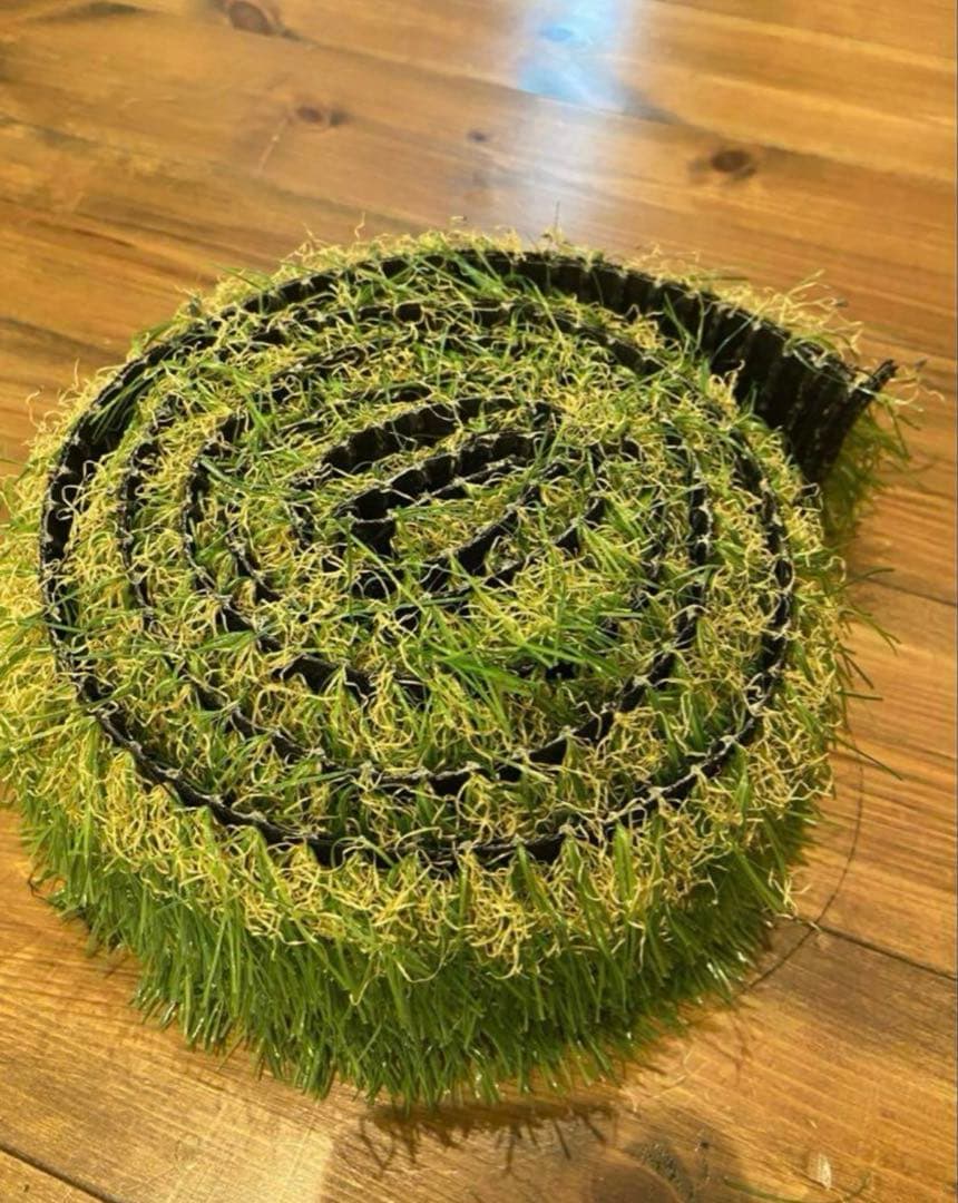 駐車場のコンクリート目地に！カット済み！超リアル人工芝　約8cm×250cm