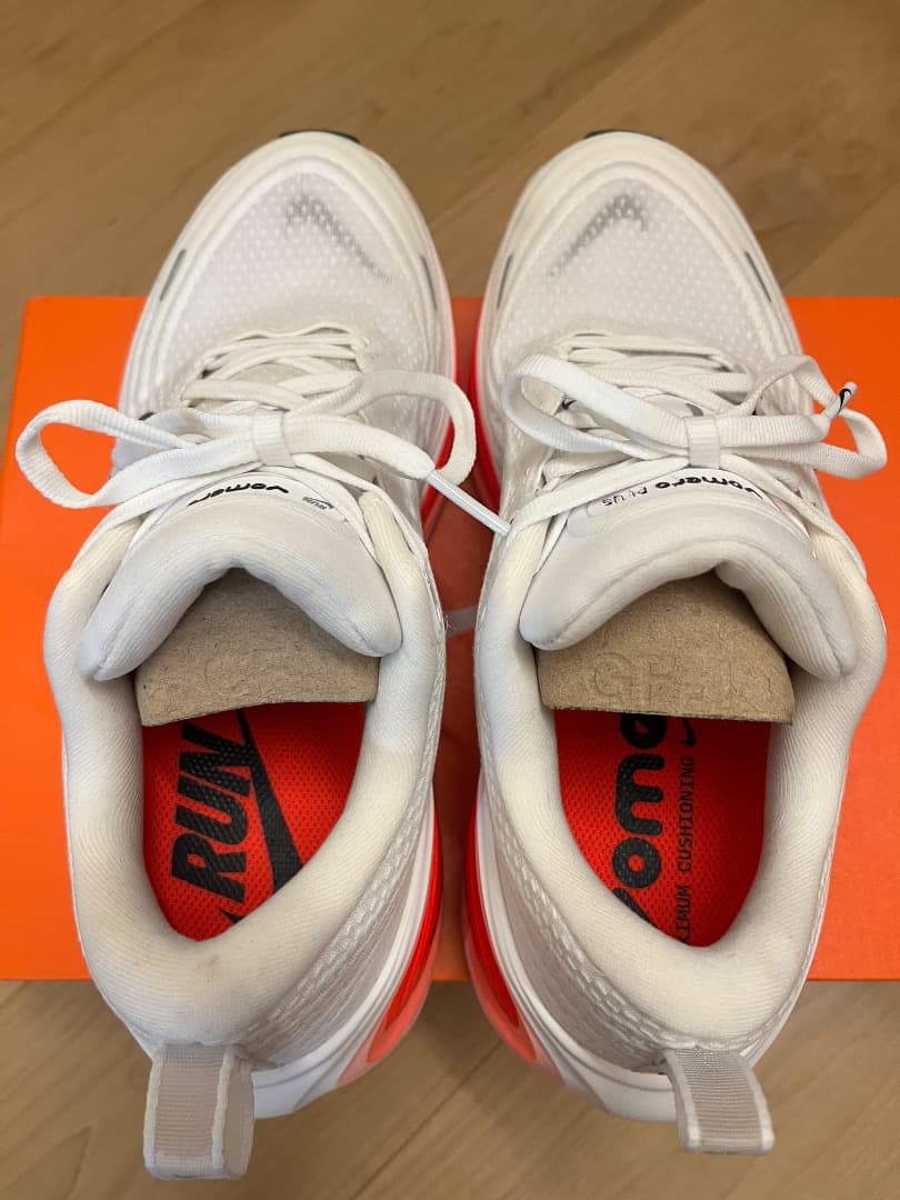 NIKE ナイキ　ボメロ　プラス　ランニングシューズ　vomero plus