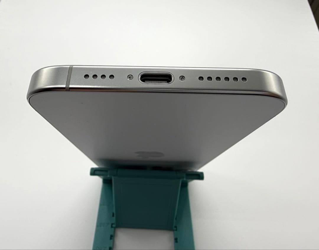 美品iPhone 16promax 256gb ホワイトチタニウム　SIMフリー