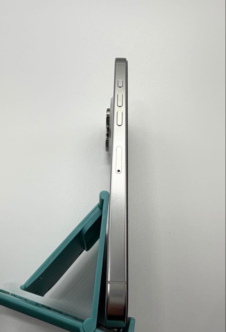 美品iPhone 16promax 256gb ホワイトチタニウム　SIMフリー