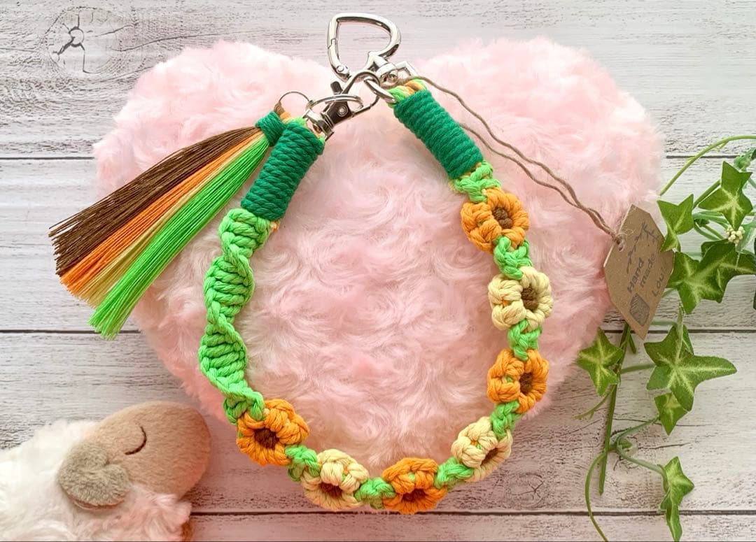 マクラメ フラワー ハートリング ハンドストラップ キーホルダー A4-19