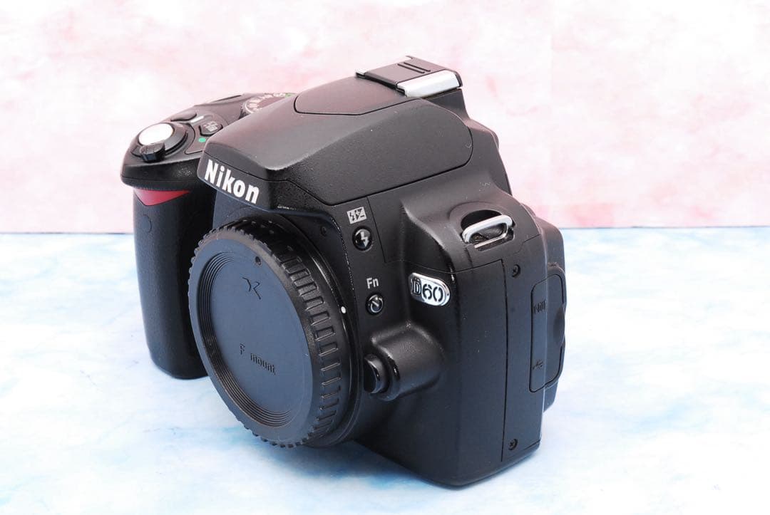ニコン D60★入門機★望遠レンズ付Wレンズ★小型＆軽量★一眼レフカメラ