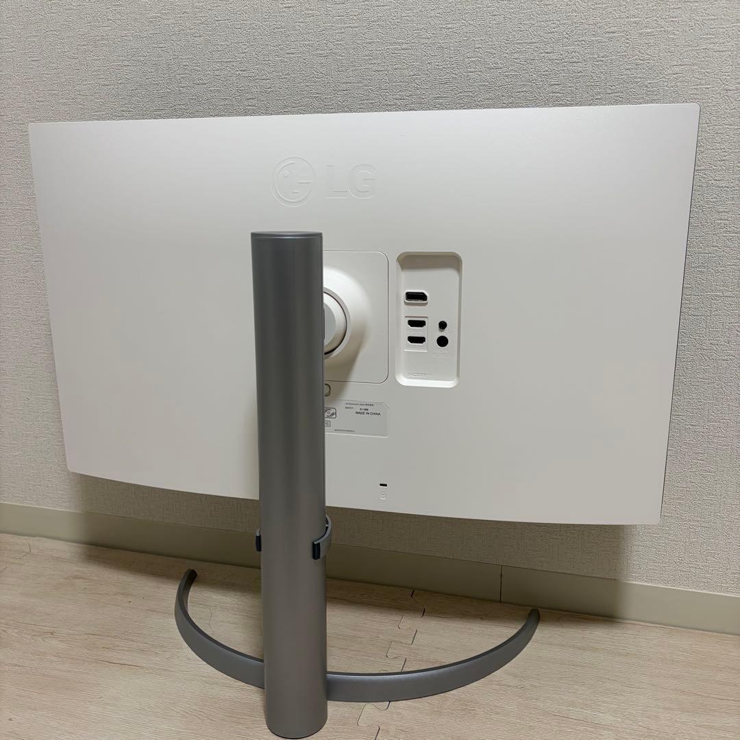 LG IPS 4Kパネル 27UP650-W