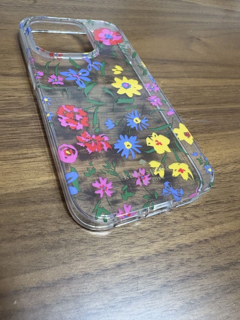 特価☘️ケイトスペードiPhone14Pro対応ケーススマホリング付クリームマルチ