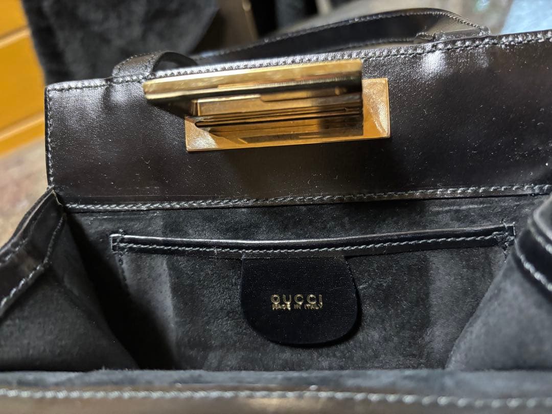 GUCCI ブラックスエードバッグ