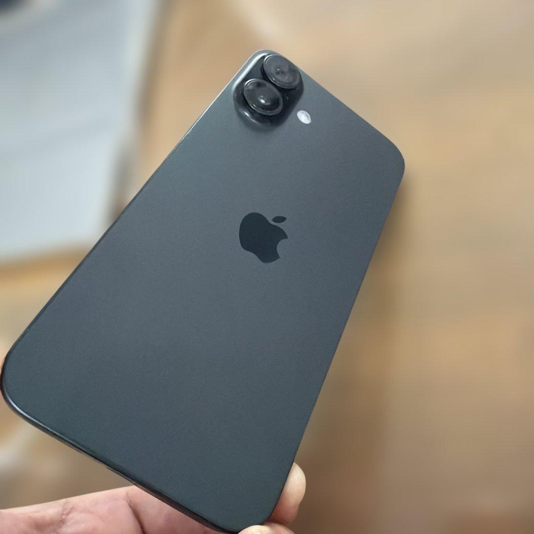 h*4様 Apple iPhone 16Plusブラック 本体　256GB SI