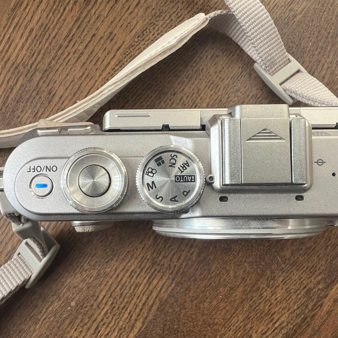 OLYMPUS PEN E-PL8 ホワイト レンズ付き