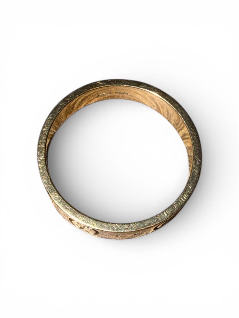 木製と金属の彫刻リング