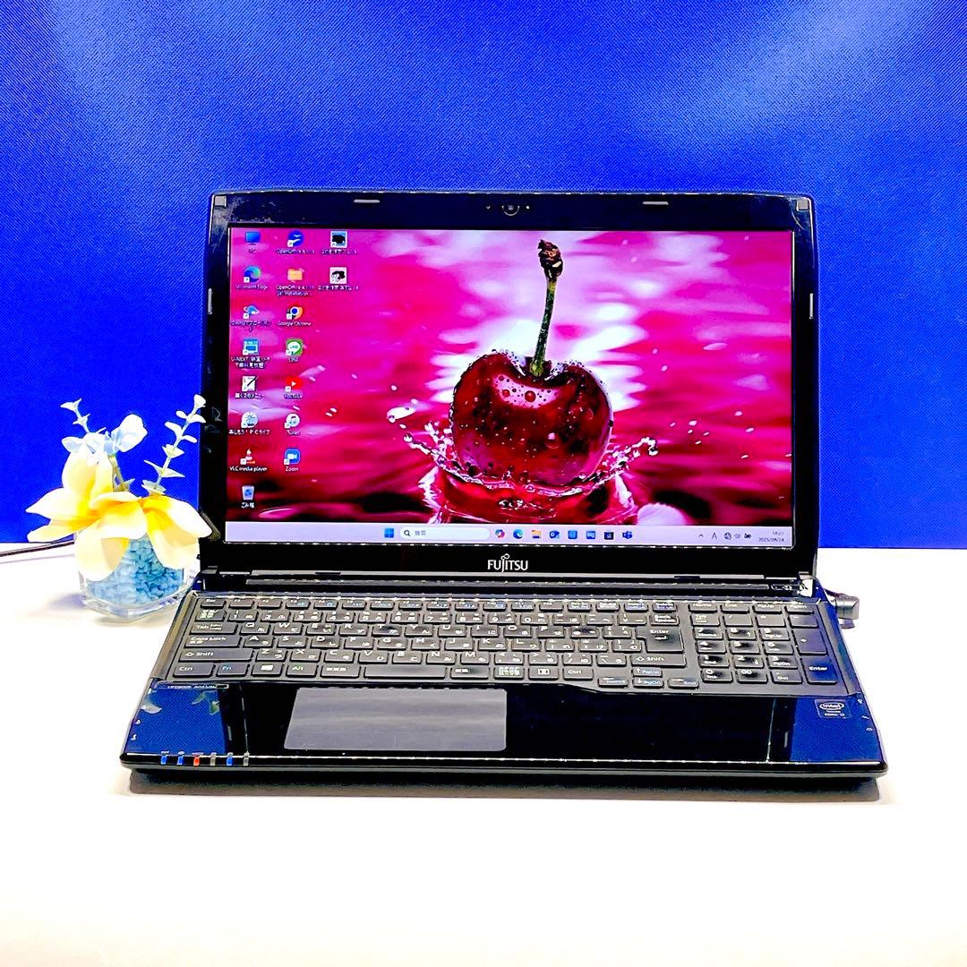 Windows11✨たっぷり保存❣️大容量1TB✨ノートパソコン カメラ付き