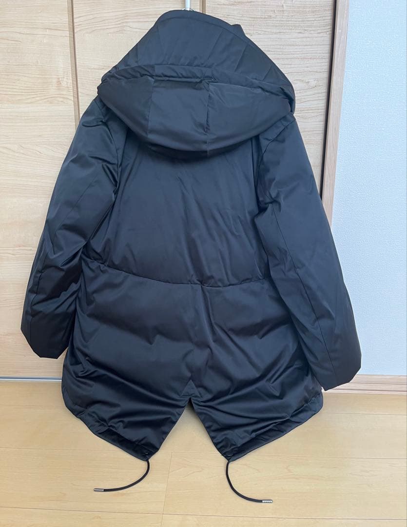 +J フード付き ブラックダウンジャケット　Sサイズ