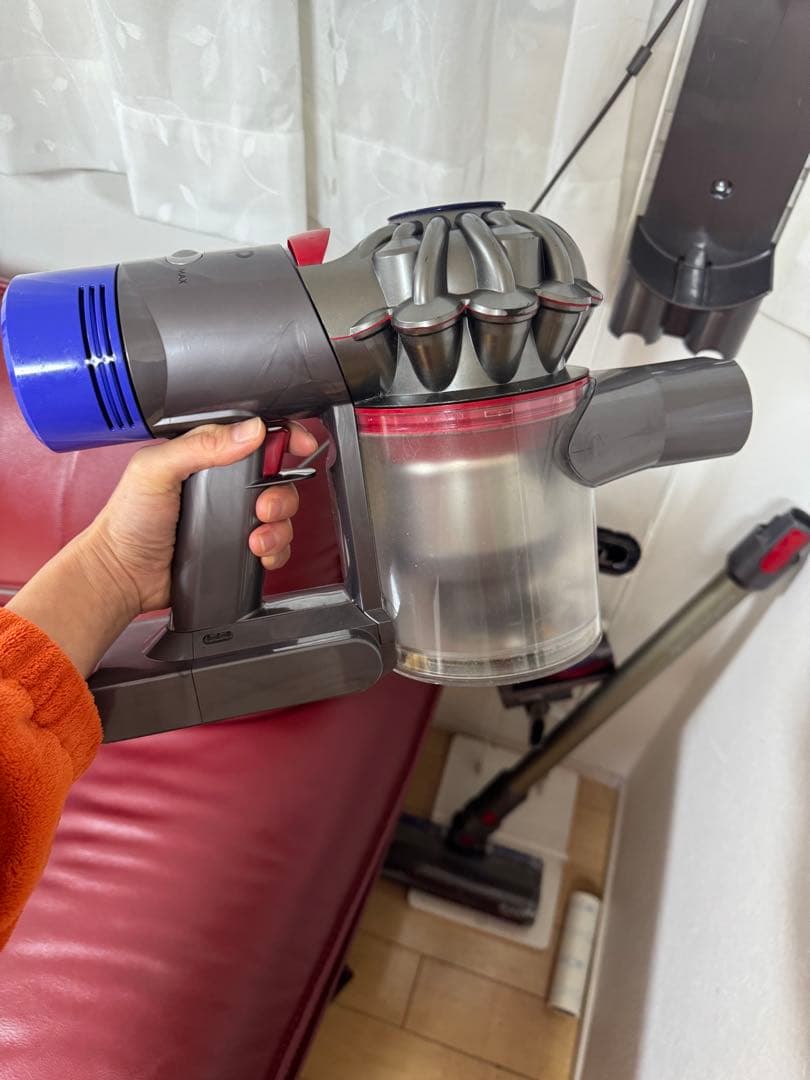 と*も様 （美品）Dyson v8 fluffy extra コードレス掃除機