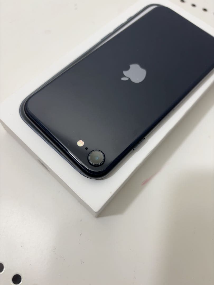 早い者勝ち　[SIMフリー]Apple iPhone se3 128GB