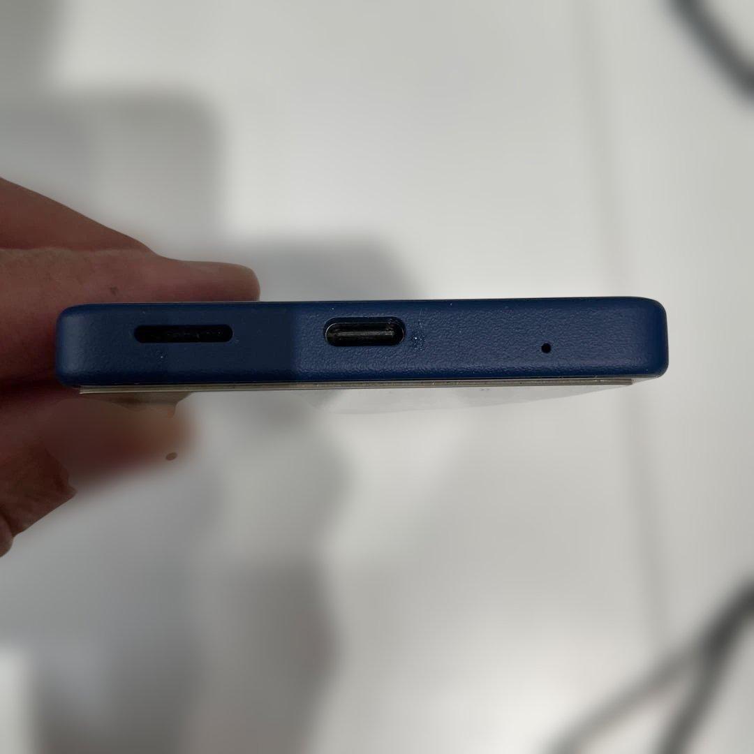 Sony Xperia ネイビー 本体