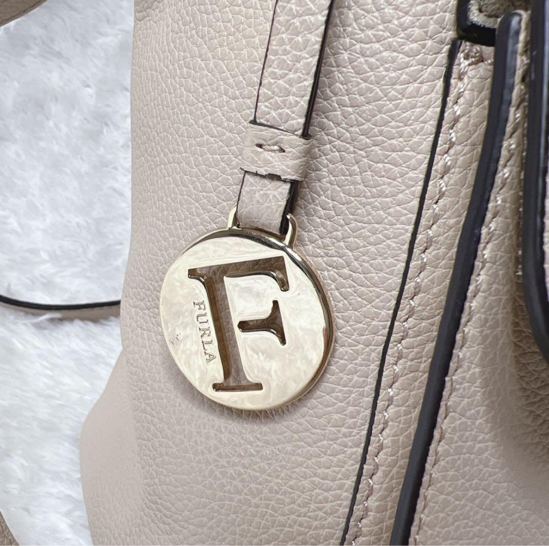 未使用級✨フルラ ミニリュック レザー ロゴ 巾着型 袋付き ベージュ