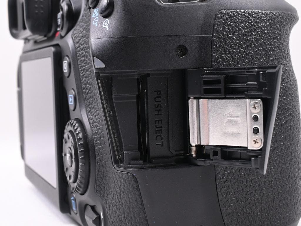 【美品】 キヤノン Canon EOS 80D ボディ 《ショット数2707》