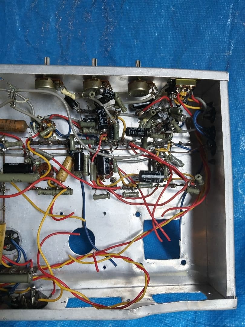 真空管プリメインアンプ 用アルミシャーシージャンク品の出品です。