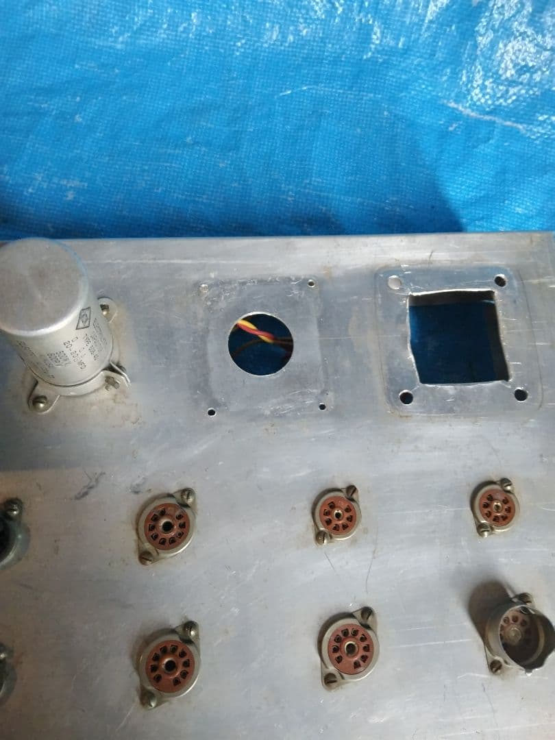 真空管プリメインアンプ 用アルミシャーシージャンク品の出品です。