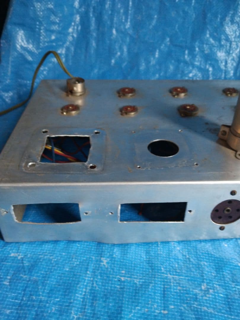 真空管プリメインアンプ 用アルミシャーシージャンク品の出品です。