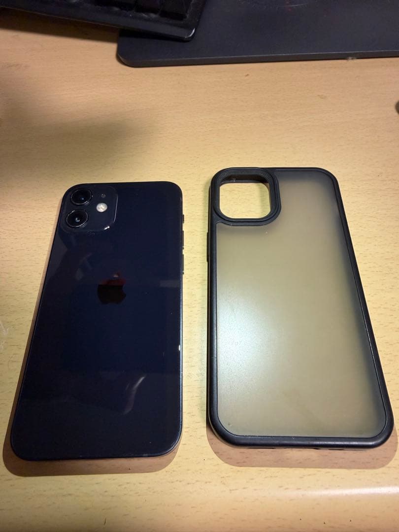 iPhone12mini ブラックケース付き