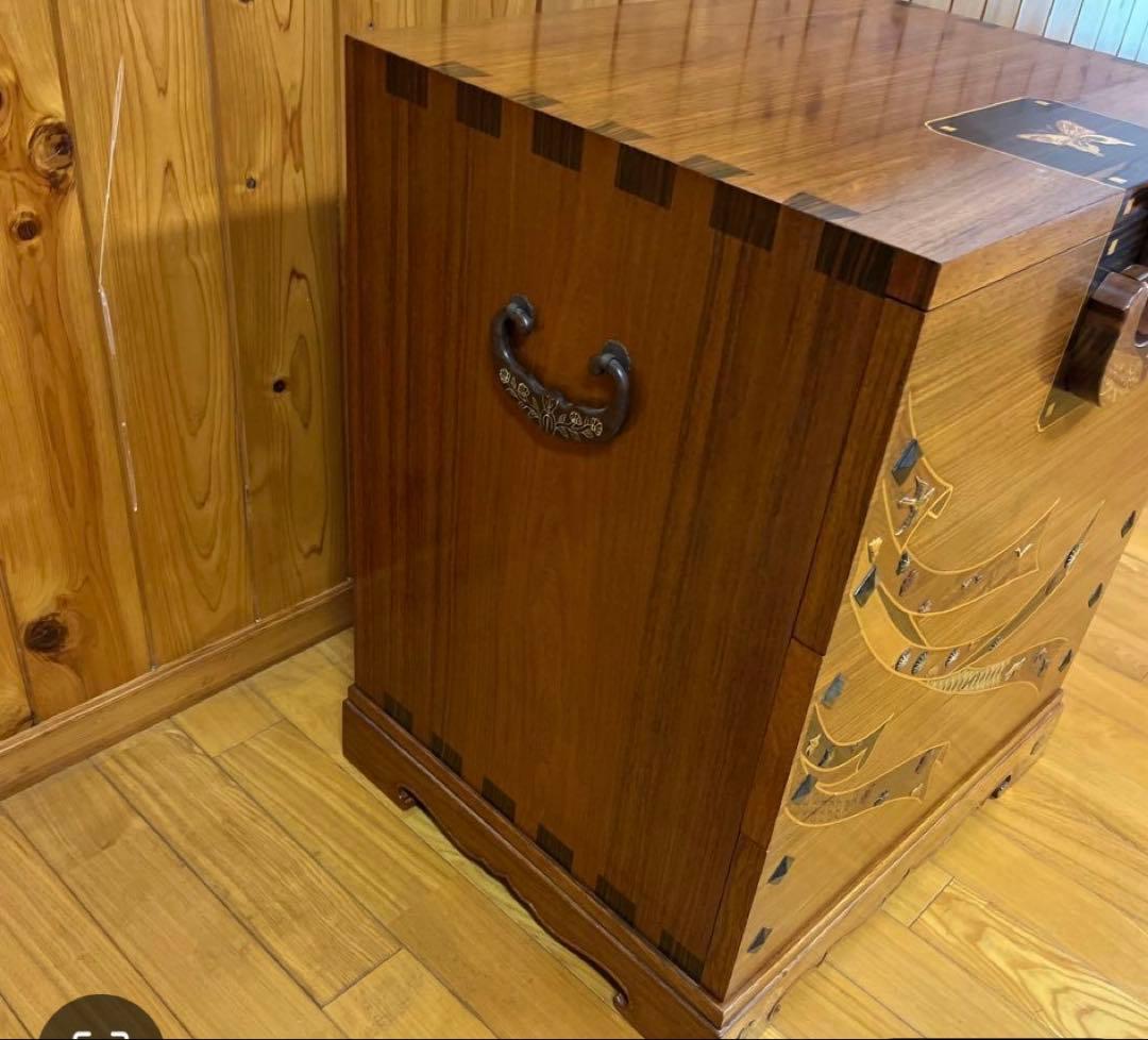 寄木箪笥　木象嵌　３段チェスト　サイドボード 整理箪笥　寄木細工　鍵付き