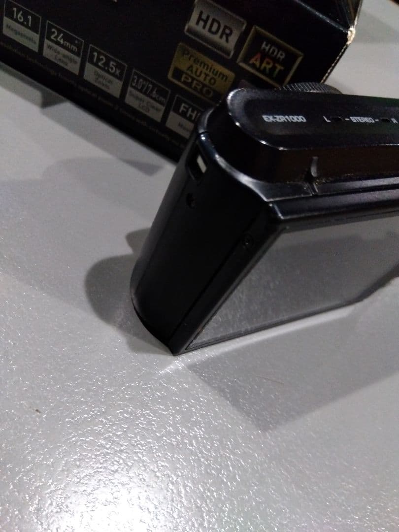 D591 CASIO EXILIM HS EX-ZR1000 デジカメ　完動品