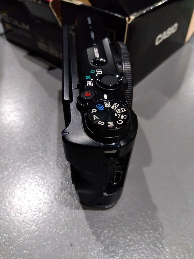 D591 CASIO EXILIM HS EX-ZR1000 デジカメ　完動品