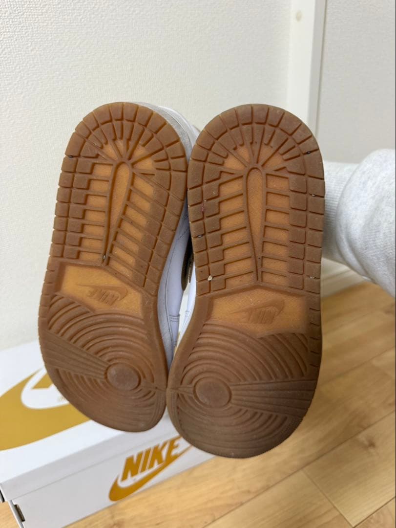 Nike Air Jordan 1 ホワイト/ゴールド