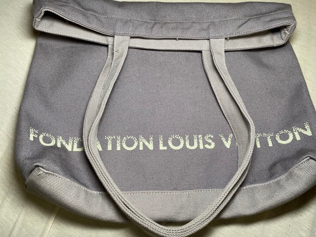 【限定 】ルイヴィトン フォンダシオン 美術館 キャンバストート　ポーチ付き！