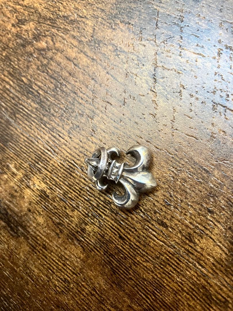 クロムハーツ、シルバー フルール・ド・リス チャーム