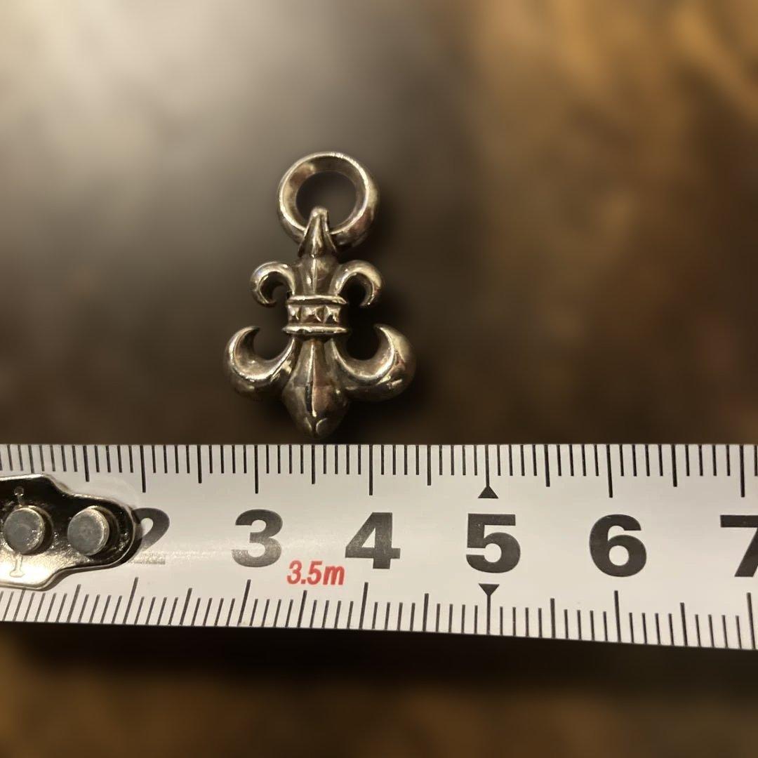 クロムハーツ、シルバー フルール・ド・リス チャーム