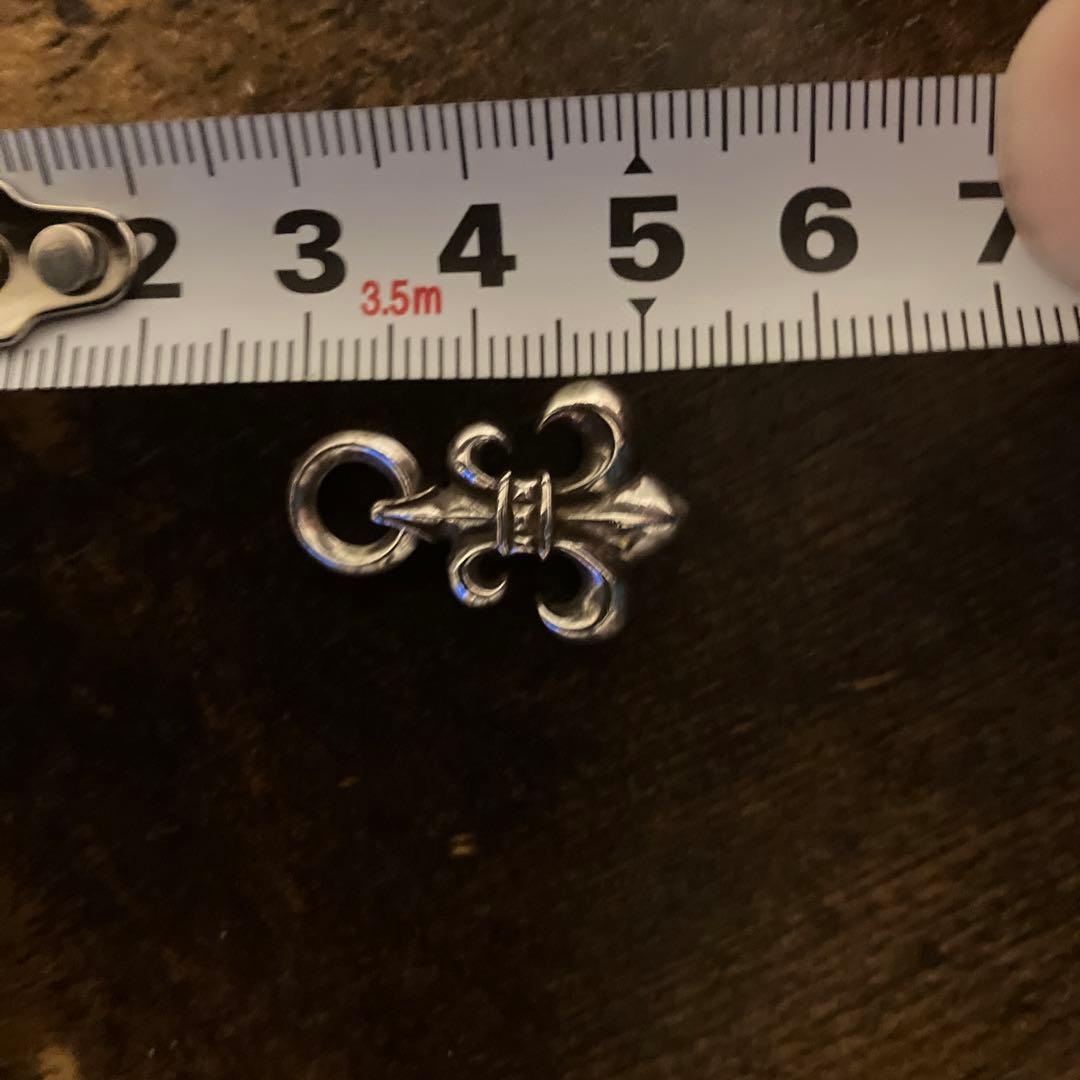 クロムハーツ、シルバー フルール・ド・リス チャーム