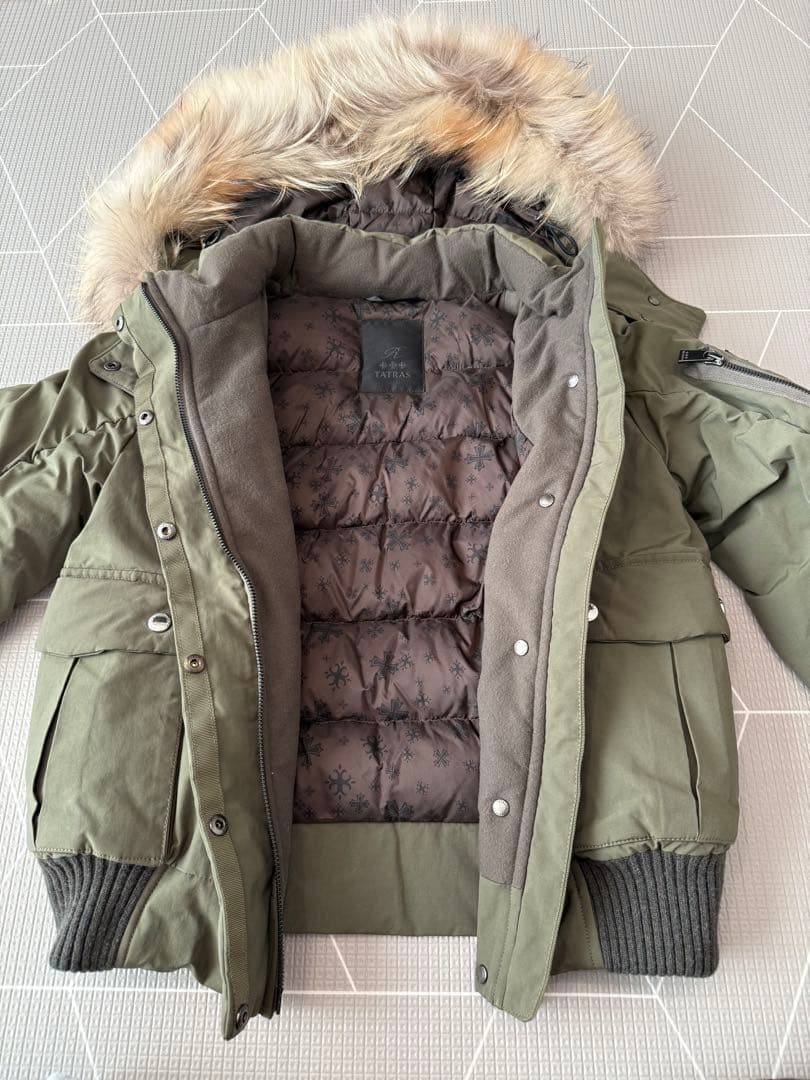 TATRAS ショートダウン　オリーブ