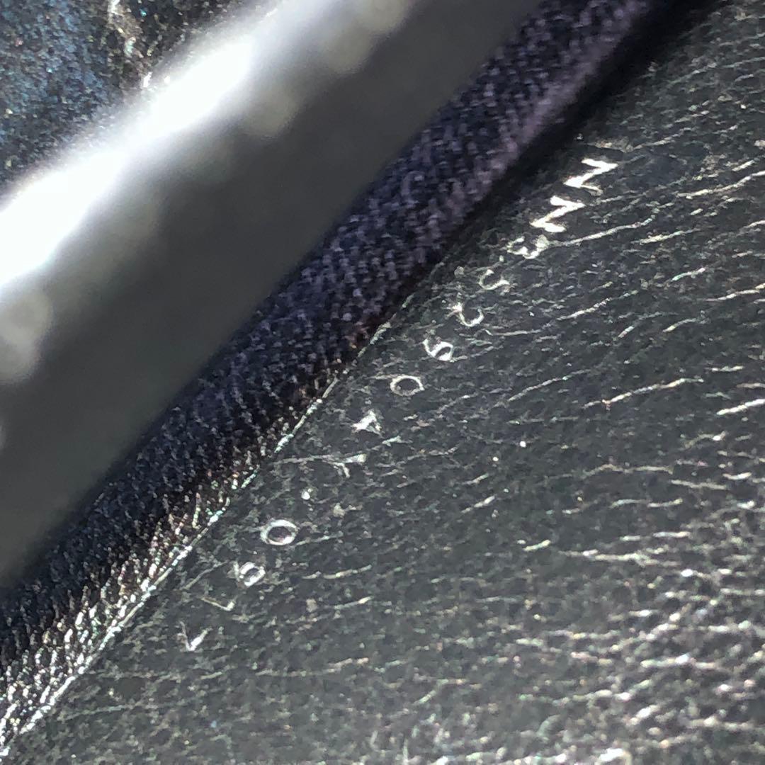 極美品　イヴサンローラン　長財布　エンボスロゴ　YSL　ラウンドファスナー　黒