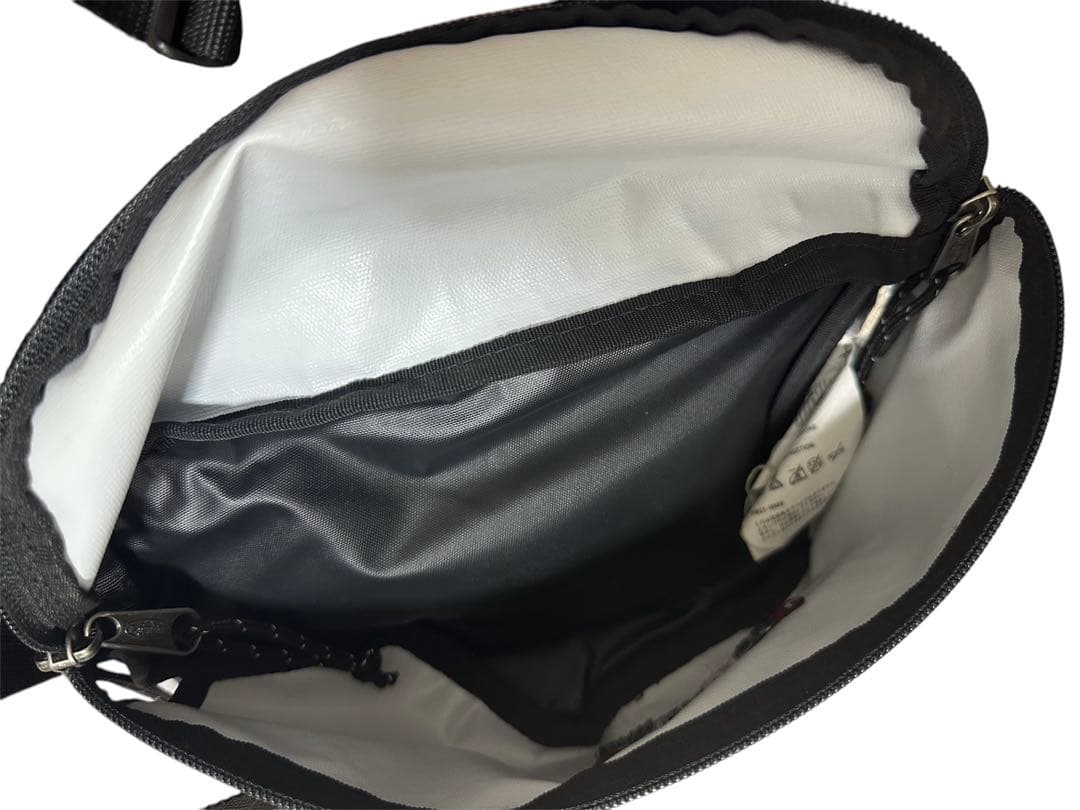 EASTPAK MM6 ボディバッグ ウエストポーチ リバーシブル