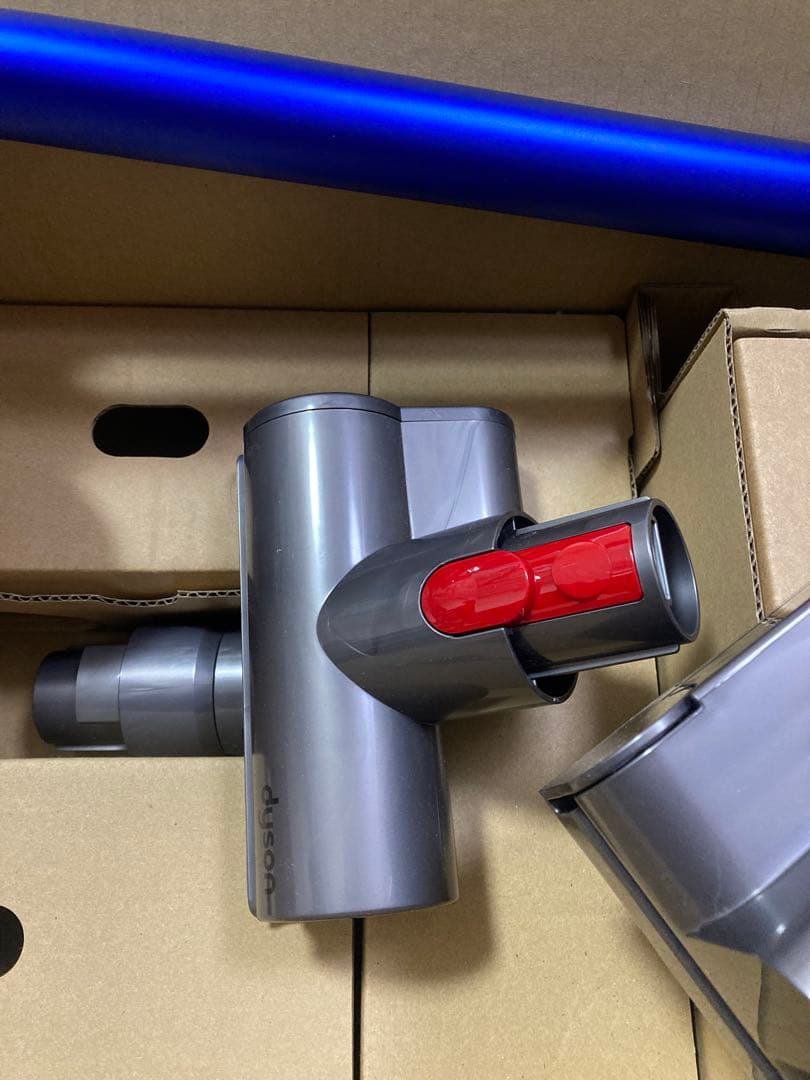 【お値下げ】⭐︎新品未使用⭐︎Dyson v8 slim fluffy 本体