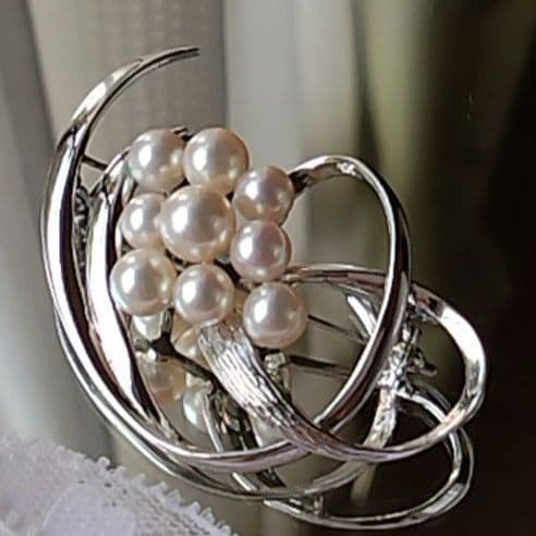 ★ピーター★田崎真珠　艷やかアコヤ本真珠9珠ブローチ　SILVER 保証書