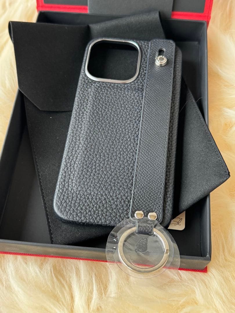 ボナベンチュラ iPhone15 Pro Max ストラップ付 シュリンクレザー