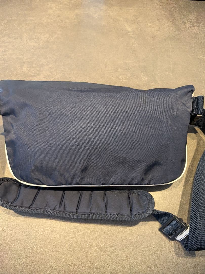 GUCCI ボディバッグ ネイビー