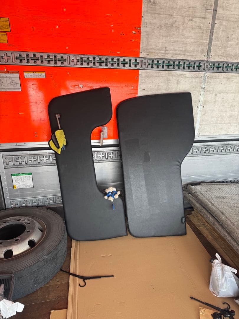 UD クオン　オーバヘッドコンソール　左右