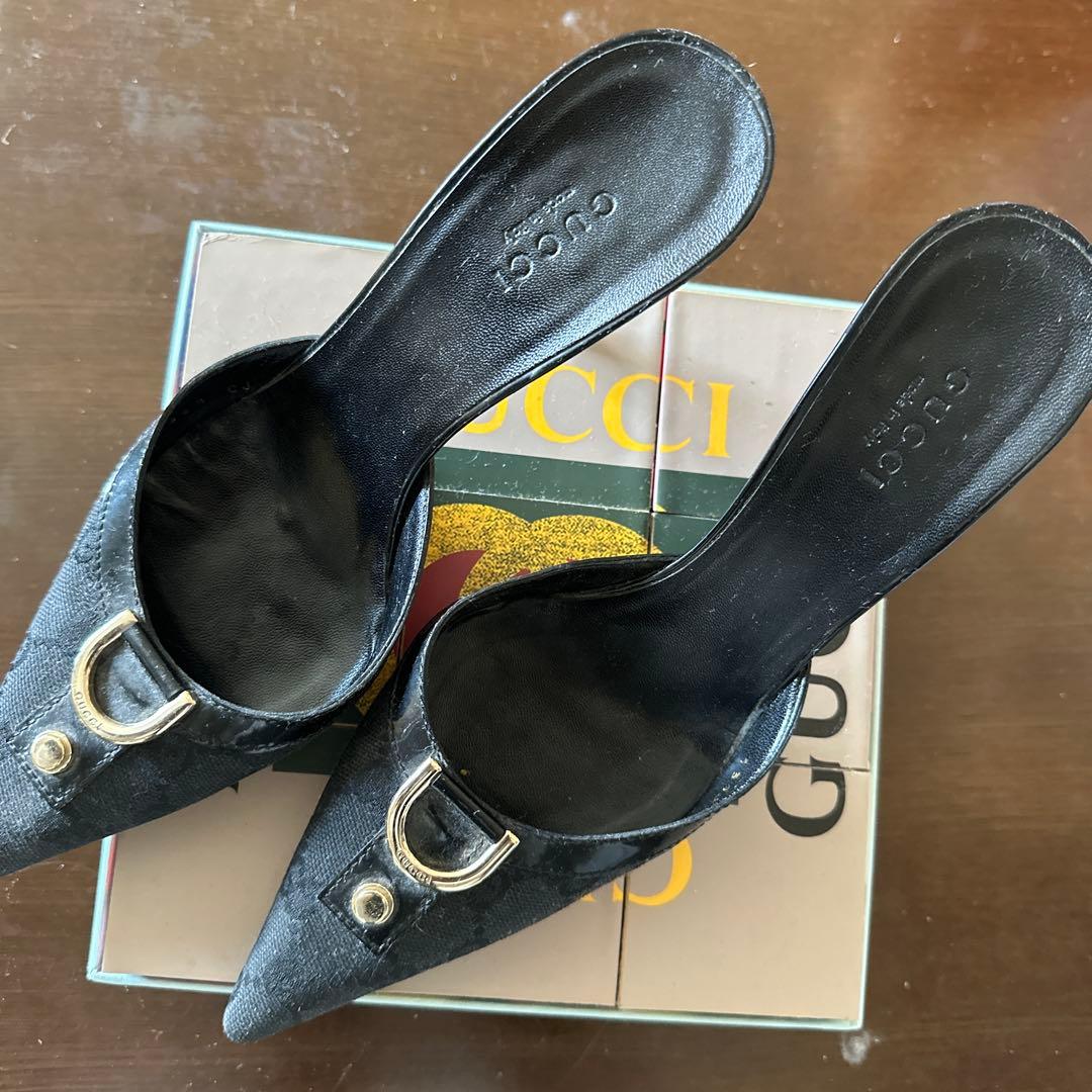 GUCCI ブラック ポインテッドトゥ ミュール