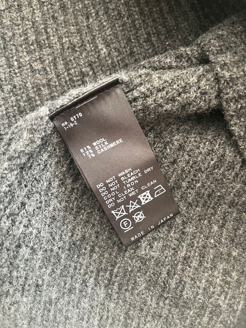 OLBIAアゼVネック プルオーバー