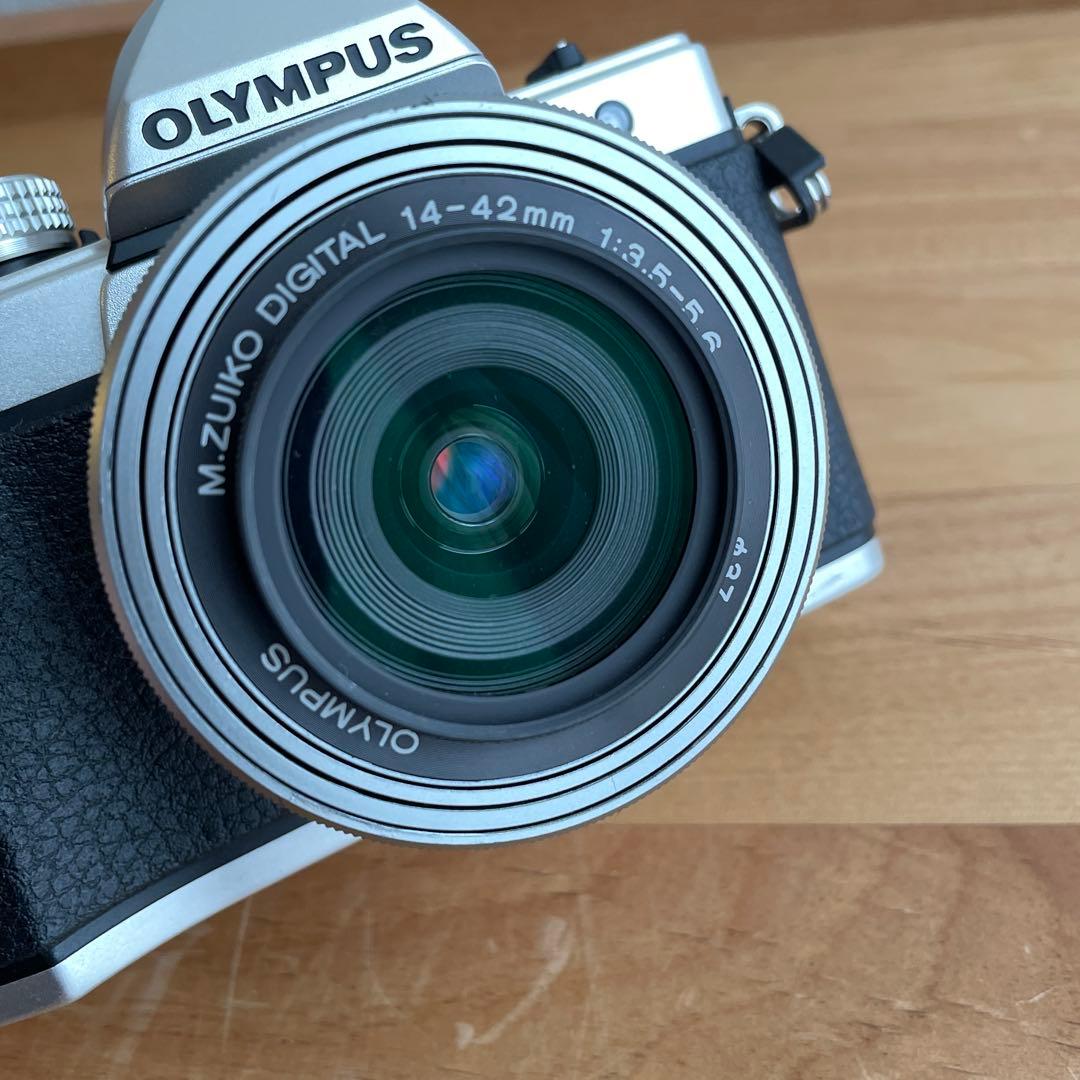 OLYMPUS E-M10 MarkII ダブルズームキット ショット数3331