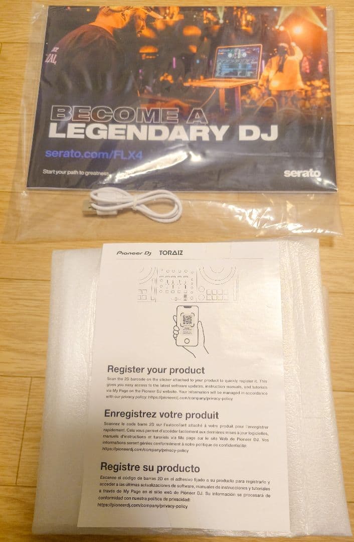 【美品】DDJ-FLX4-W 外箱・持ち運び用ケース付き